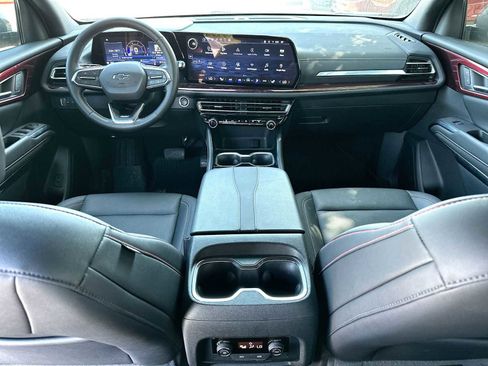 Used 2025 Chevrolet Traverse Z71 w/ LPO, Floor Liner Package image 25