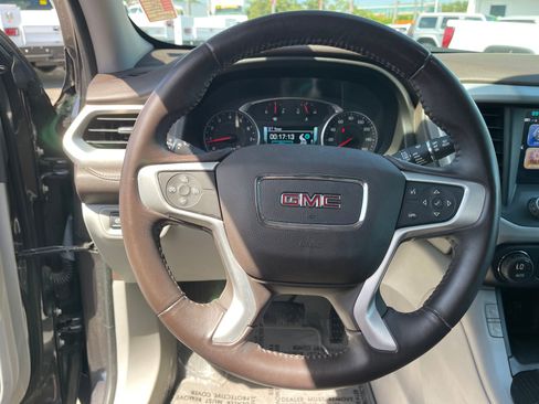 Used 2017 GMC Acadia SLT image 16