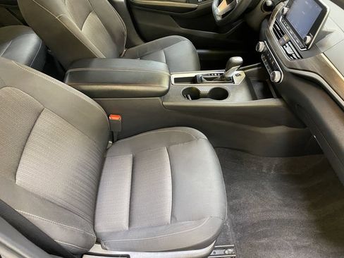 Used 2025 Nissan Altima 2.5 SV FWD image 23