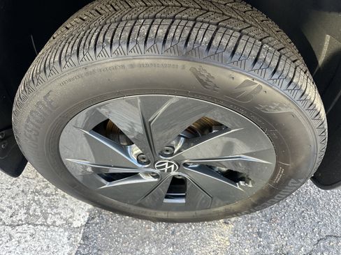 Used 2025 Volkswagen Taos S image 6