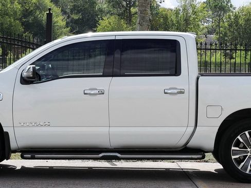 Used 2017 Nissan Titan SL RWD image 15