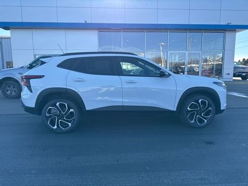 Certified 2024 Chevrolet Trax RS w/ Driver Confidence Package image 6