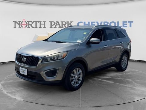 Used 2017 Kia Sorento FWD image 6