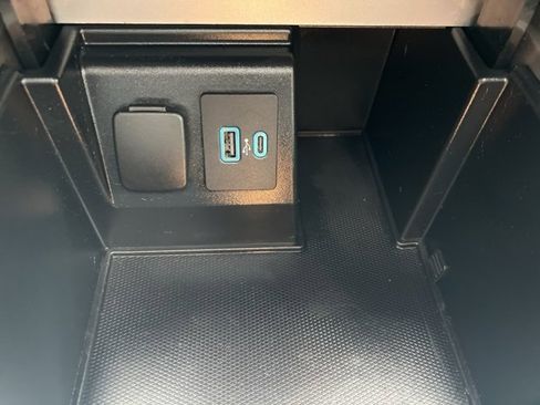 Used 2020 Ford Explorer XLT w/ Equipment Group 202A image 13