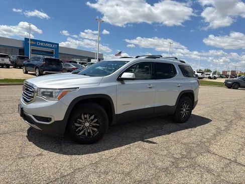 Used 2017 GMC Acadia SLT FWD image 3