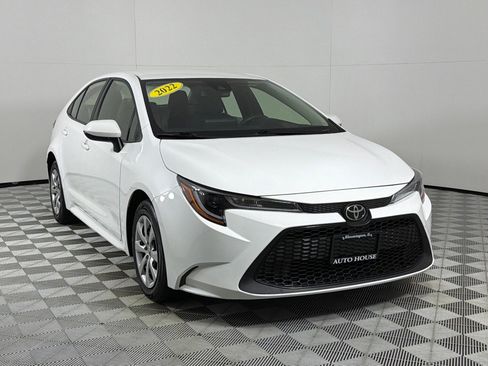 Used 2022 Toyota Corolla LE FWD image 3