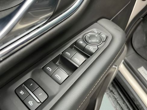 Used 2023 Chevrolet Tahoe High Country AWD/4WD image 13