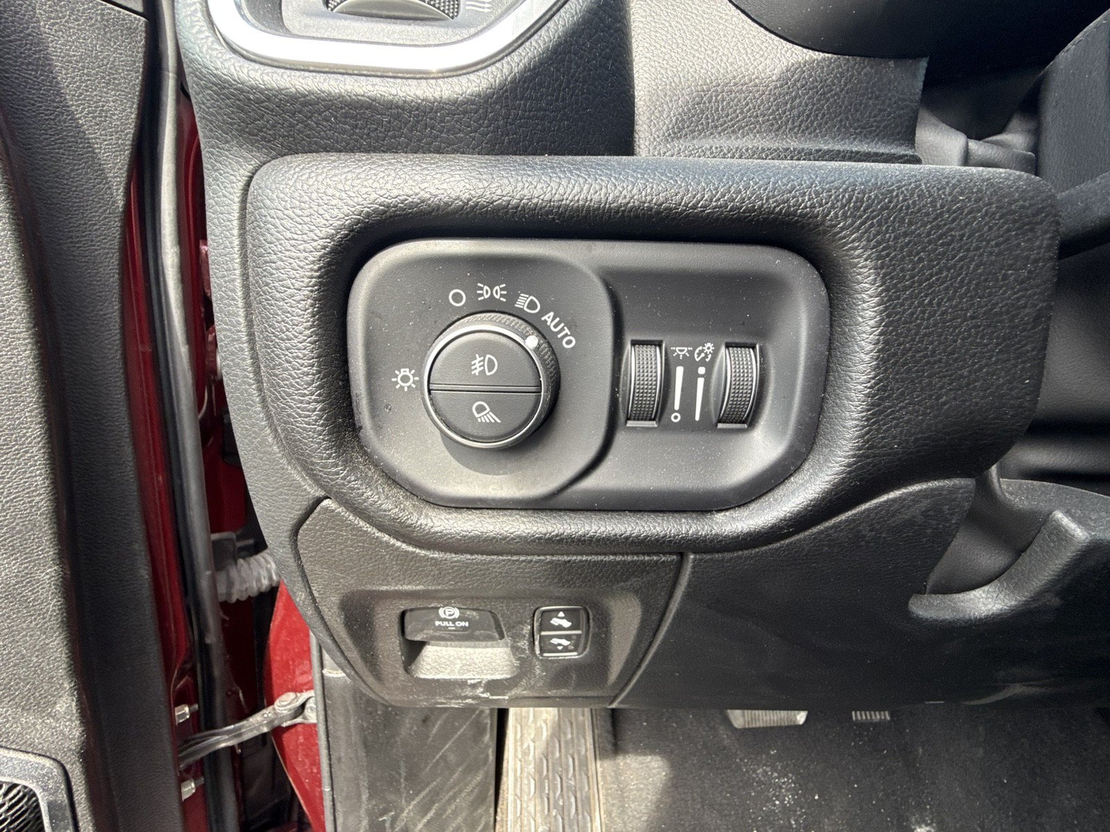 Used 2025 RAM 1500 Laramie AWD/4WD image 22