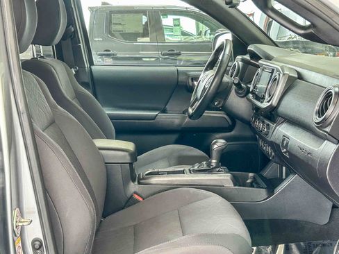 Used 2018 Toyota Tacoma TRD Sport w/ Technology Package RWD image 16
