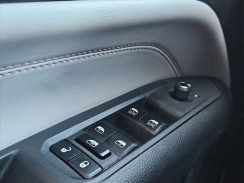 Used 2023 Jeep Compass Limited image 18