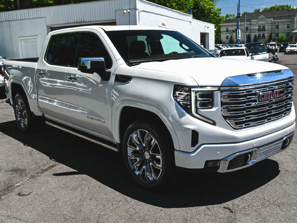 Used 2024 GMC Sierra 1500 Denali w/ Denali Reserve Package AWD/4WD image 3
