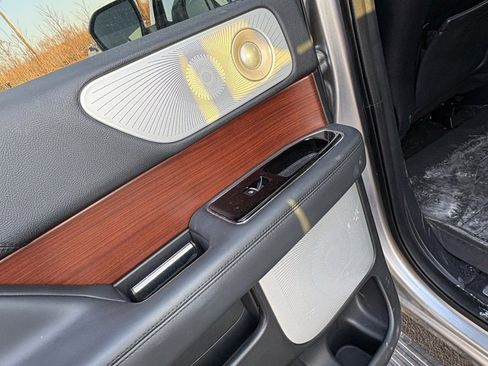 Used 2022 Lincoln Navigator Reserve image 9