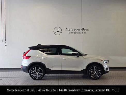 Used 2021 Volvo XC40 T5 R-Design w/ Advanced Package AWD/4WD image 4
