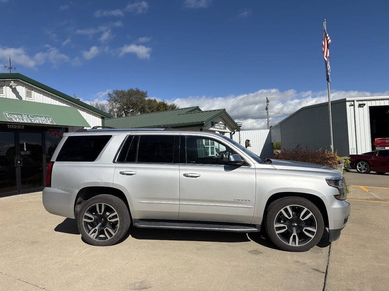 Used 2019 Chevrolet Tahoe Premier AWD/4WD image 1