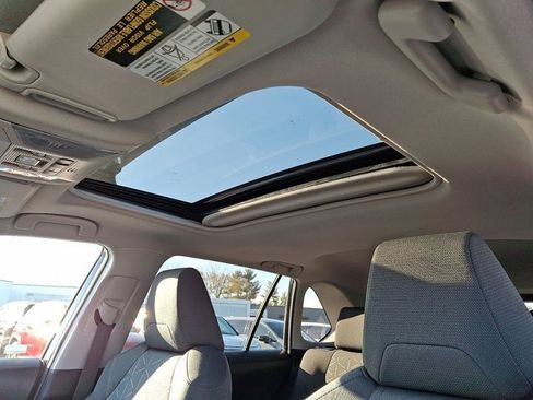 Used 2022 Toyota RAV4 XLE image 17