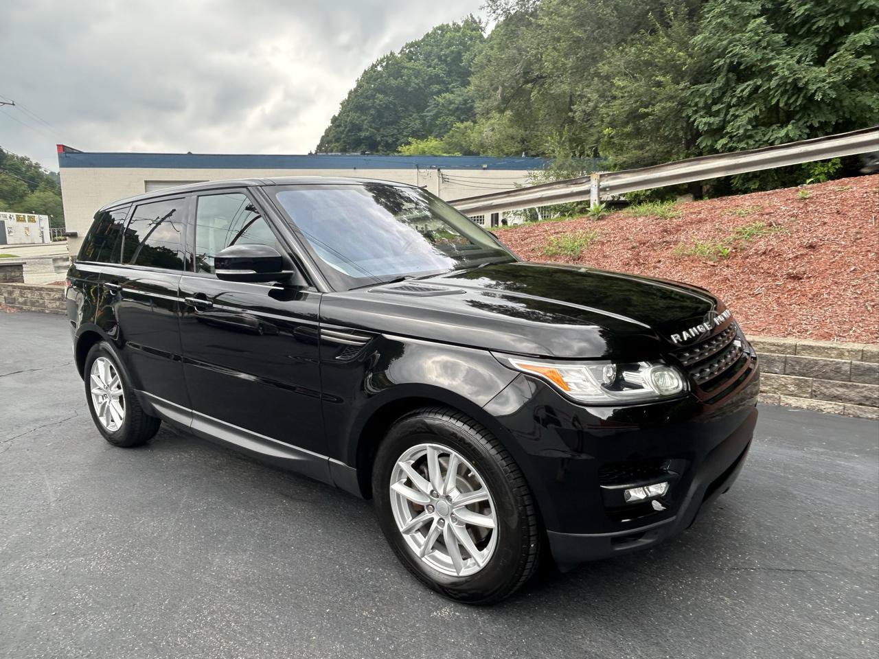 Used 2016 Land Rover Range Rover Sport SE AWD/4WD image 7