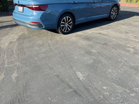 Used 2025 Volkswagen Jetta SE FWD image 6