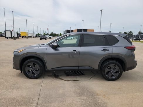 Used 2026 Nissan Rogue SV FWD image 8