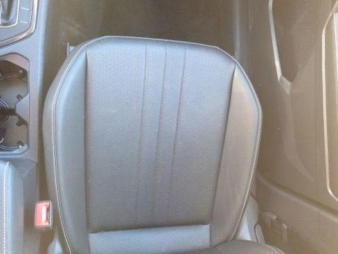 Used 2023 Volkswagen Tiguan SE image 19