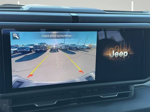 Used 2024 Jeep Gladiator Willys image 14