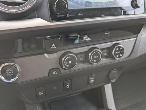 Used 2017 Toyota Tacoma TRD Off-Road image 15