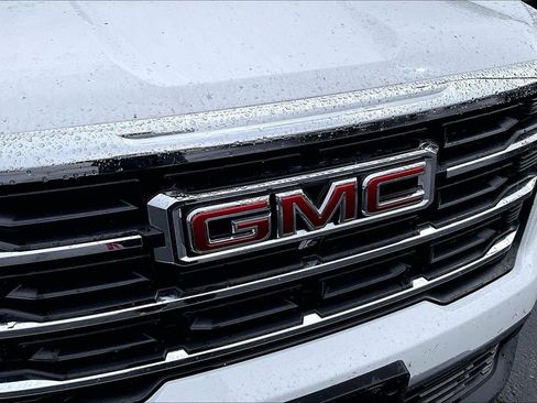 Used 2025 GMC Acadia Elevation AWD/4WD image 3