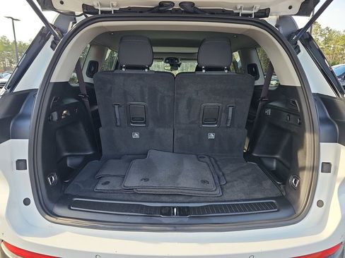 Used 2023 Jeep Grand Cherokee L Laredo image 16