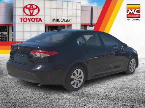 Certified 2025 Toyota Corolla LE FWD image 5