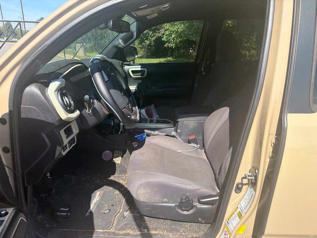 Used 2018 Toyota Tacoma TRD Sport AWD/4WD image 9