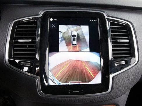 Certified 2024 Volvo XC90 T8 Plus w/ Protection Package Premier AWD/4WD image 14