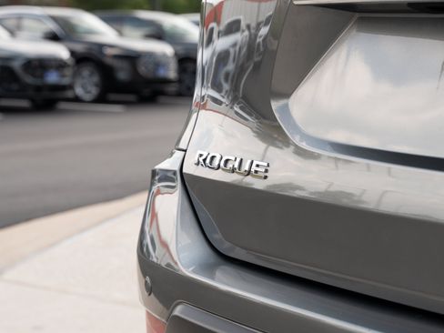 Used 2019 Nissan Rogue SV AWD/4WD image 24