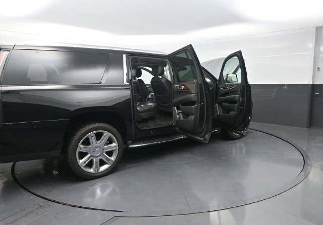 Used 2020 Cadillac Escalade ESV Premium Luxury AWD/4WD image 46