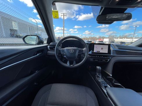 Used 2025 Toyota Camry LE image 33