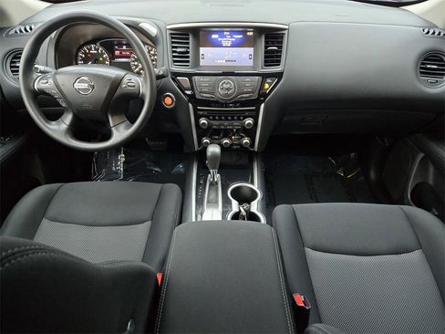 Used 2017 Nissan Pathfinder S image 12