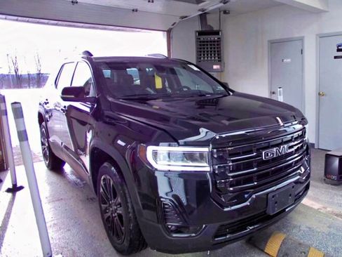 Used 2023 GMC Acadia SLT w/ Elevation Edition image 2