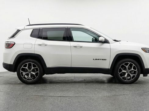 Used 2025 Jeep Compass Limited image 11