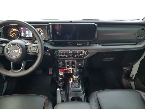 Used 2024 Jeep Wrangler Unlimited Rubicon AWD/4WD image 13