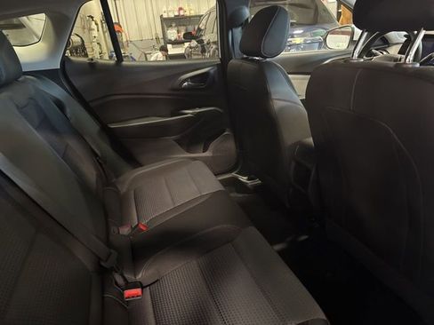 Used 2025 Chevrolet Trax LT w/ LT Convenience Package image 33