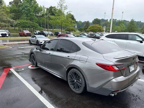 Used 2025 Toyota Camry SE FWD image 3