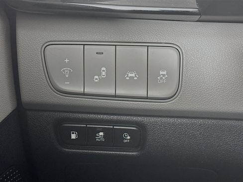 Used 2018 Kia Niro EX image 16