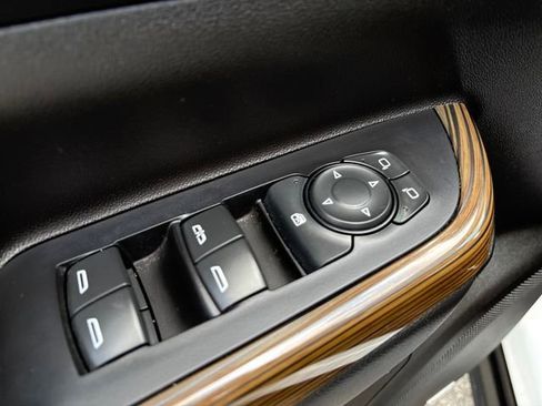 Used 2023 GMC Acadia SLE w/ Driver Convenience Package image 12