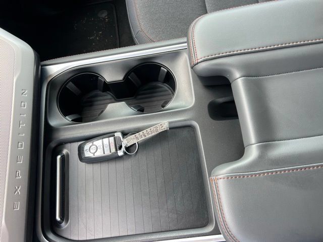 Used 2025 Ford Expedition Active AWD/4WD image 20
