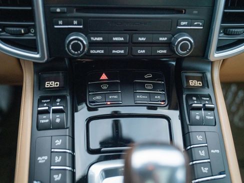 Used 2018 Porsche Cayenne S image 20