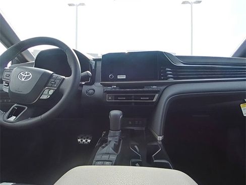 Used 2025 Toyota Camry SE image 23