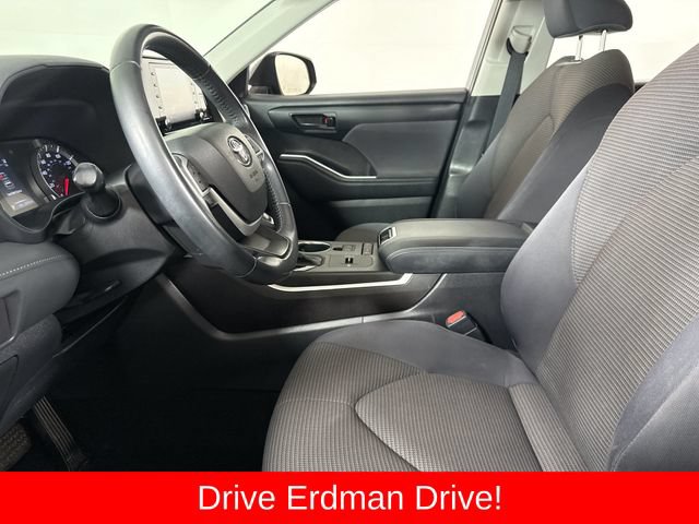 Used 2022 Toyota Highlander LE FWD image 6