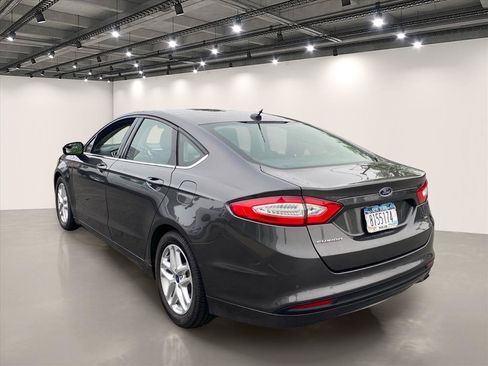 Used 2016 Ford Fusion SE FWD image 5