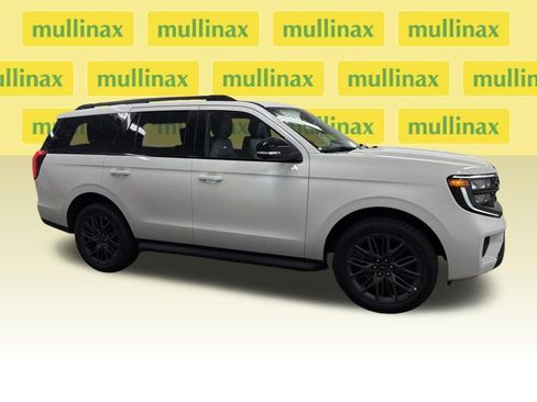 New 2026 Ford Expedition Platinum image 2