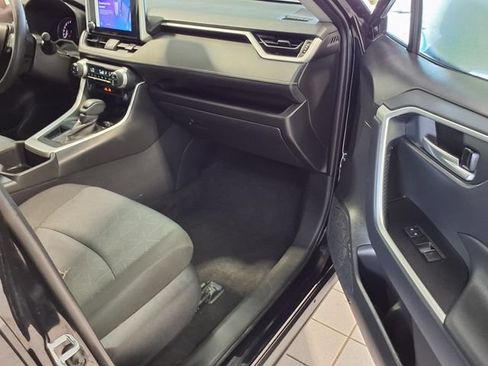 Used 2025 Toyota RAV4 XLE FWD image 24
