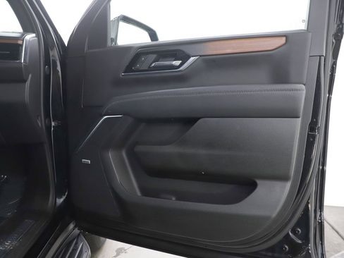 Used 2025 GMC Yukon Denali image 11