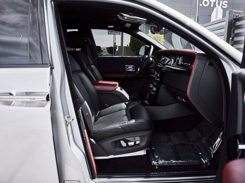 Used 2024 Rolls-Royce Phantom Sedan RWD image 33